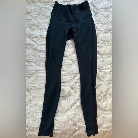 Lululemon women Navy mesh ankle Leggings size 4 - Picture 2 of 6